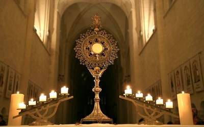 Adoration nocturne Caen.jpg